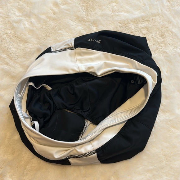 Nike women’s shorts black/white size small - Picture 3 of 3